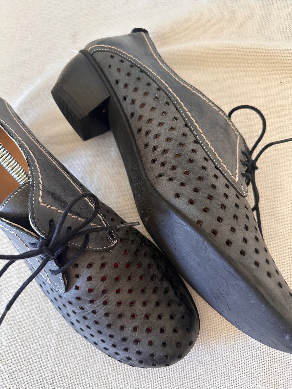 Fidji Portugal Perforated Gray Leather Lace-Up Oxford Heels | 41 / US 10
